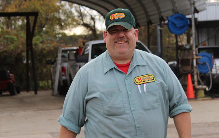 local pest control technician serving southeast texas