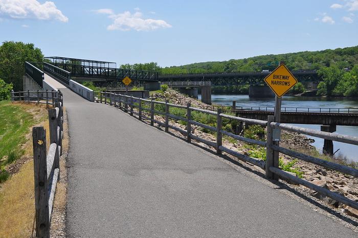 woonasquatucket river greenway bike path