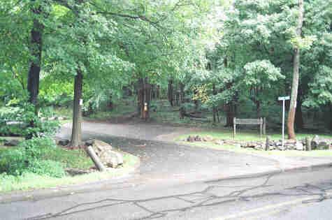 Parking area and entrance to the park. (Credit: Ridgefield Conservation Commission)
