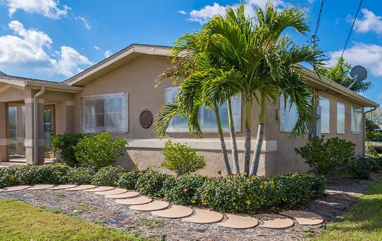 a home with palm trees in oviedo florida