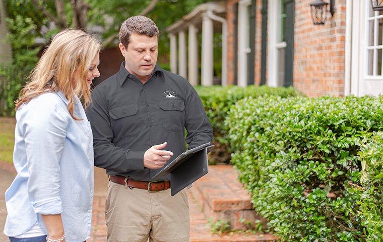 residential exterminator in roanoke explaining service