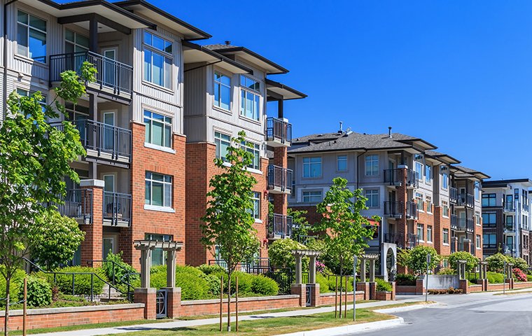 street view of an apartment complex in hendersonville north carolina