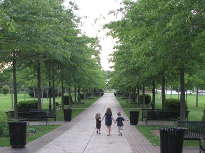 Strolling down the Grand Allee