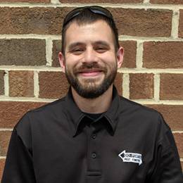 a go forth pest control employee
