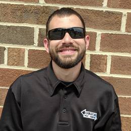 a go forth pest control employee