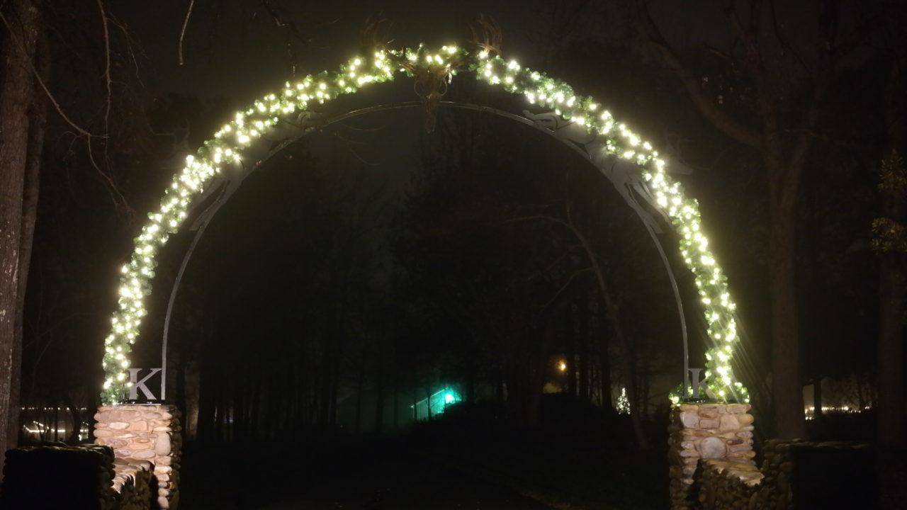 an archway with christmas lights