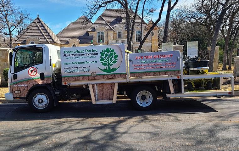 pest control truck pulling up to house in tarrant county