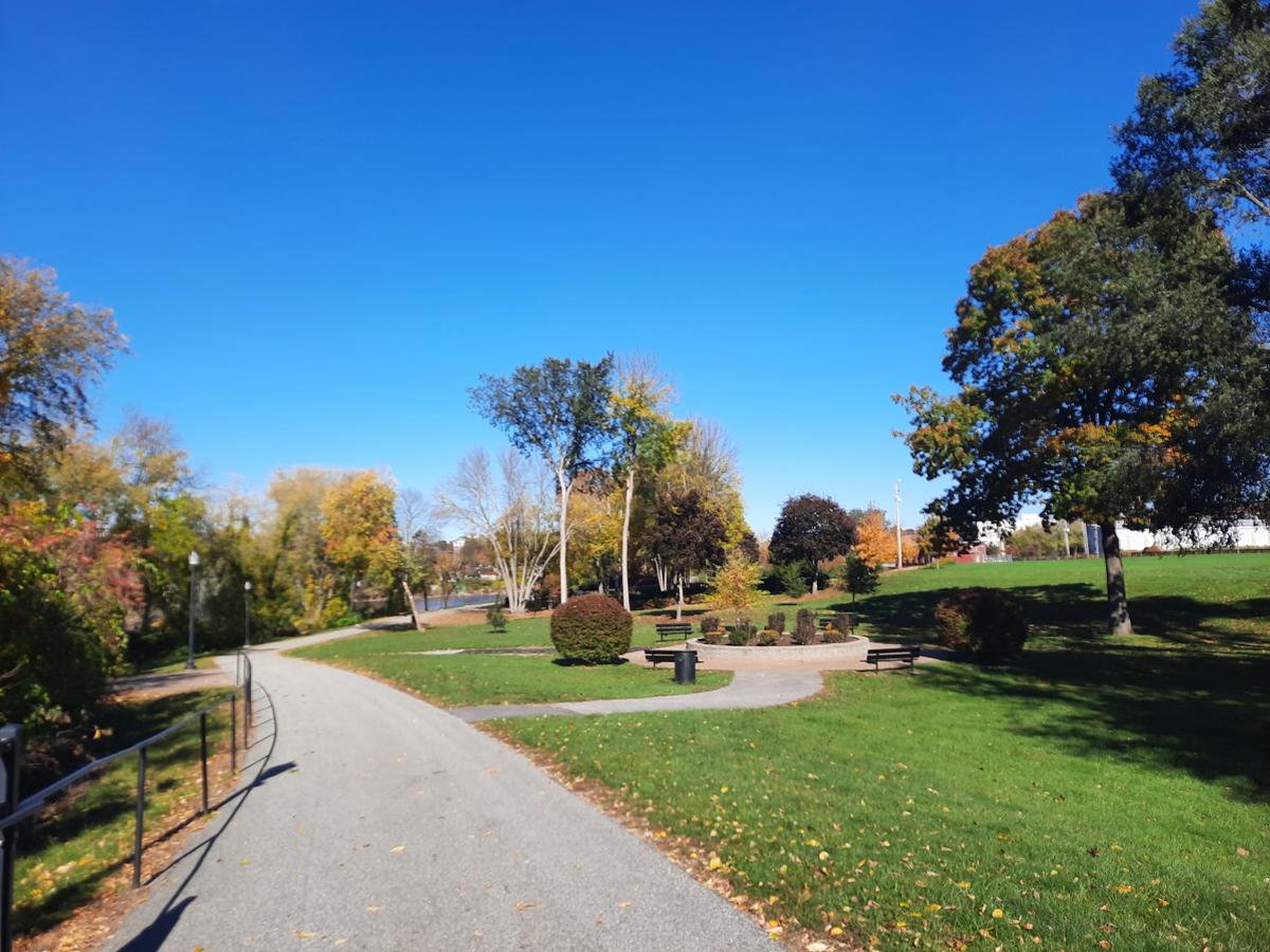 The paved pathways in Railroad Park. Photo credit: Enock Glidden