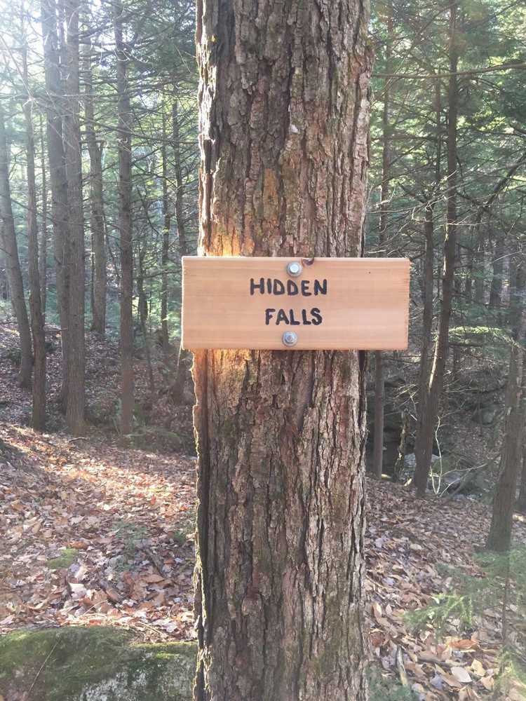 The sign for Hidden Falls (Credit: Mahoosuc Pathways)