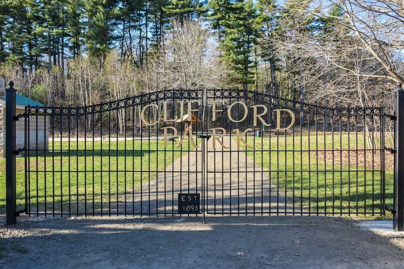 Park entrance gate (Credit: Friends of Clifford Park)