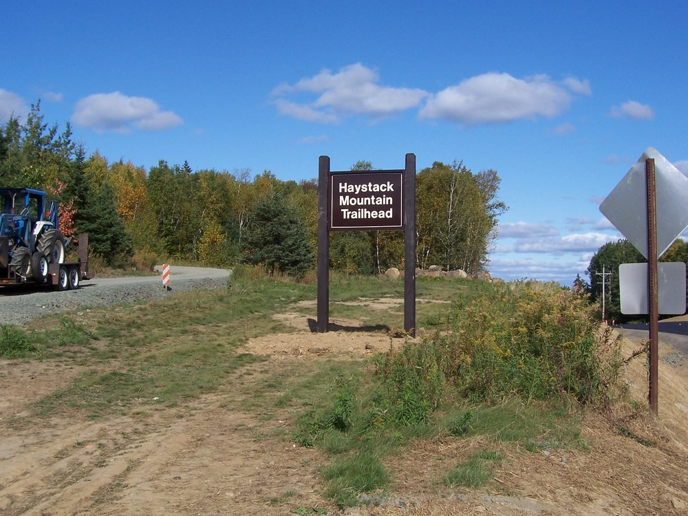 Trailhead and parking sign (Credit: Aroostook Outdoor)