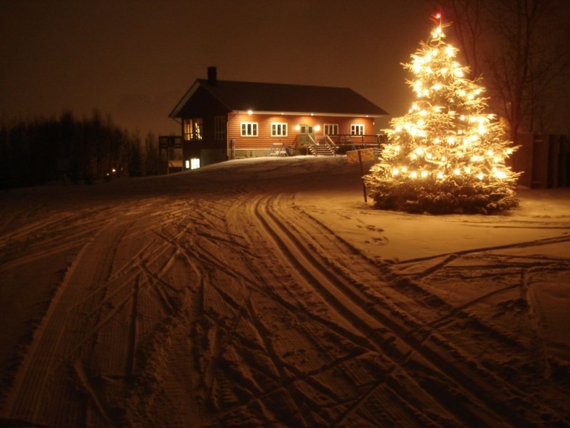 Lodge at Christmas (Credit: Four Seasons Trail Association)