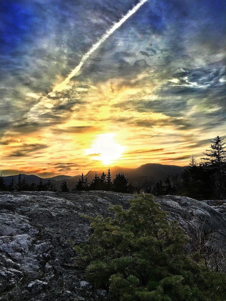 Sunset views from center hill ledge, view of Tumbledown and Little Jackson (Credit: Navyswomom/Flatlanders photography)