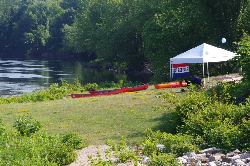 Canoe rentals on the bank of the Androscoggin (Credit: Jean-Luc Theriault)