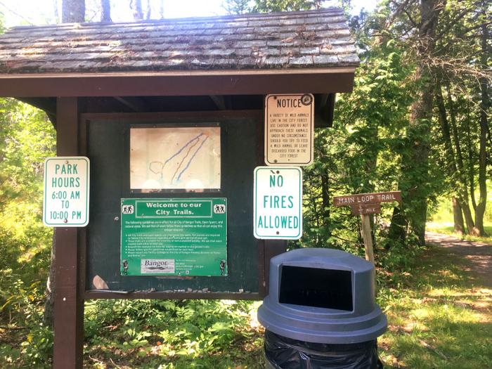 Kiosk at north trailhead (right side of parking lot) (Credit: Hope Rowan)