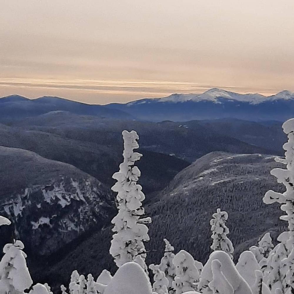 Mountains snow and beautiful scenery (Credit: Gloria Yanni)