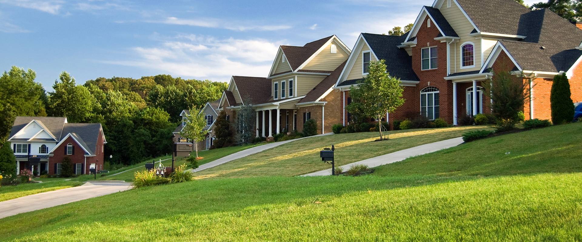 houses with nice green lawns