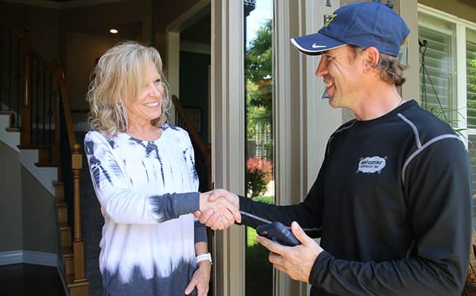 Quarterly Pest Control That Keeps Rodents & Pests Away augustine exterminator greeting homeowner