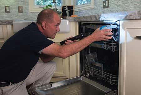 Find Out How You Can Have a Pest-Free 2019 technician inspecting tulsa home for pests