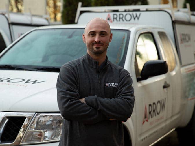 professioanl bed bug control tech in front of his truck after treating a new jersey home for bed bugs