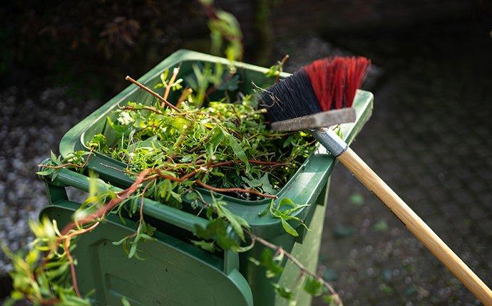 a trach barrol full of yard waste