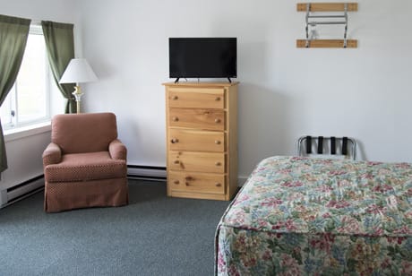 motel rooms with wifi and flat screen tvs in bar harbor maine