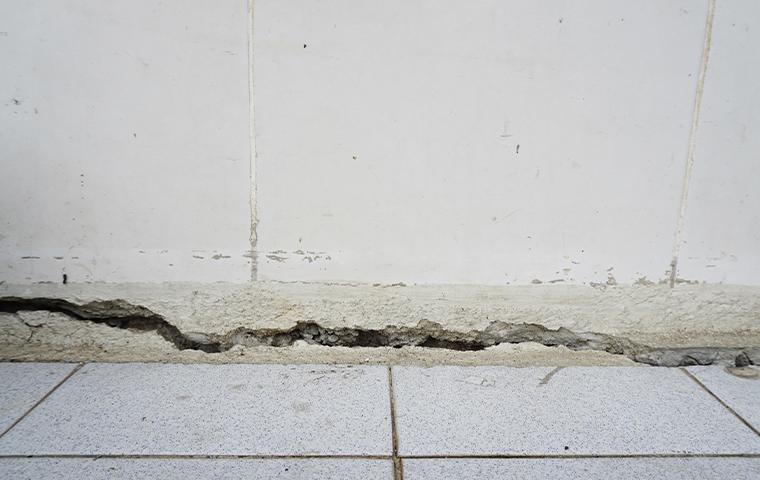cracks near baseboard