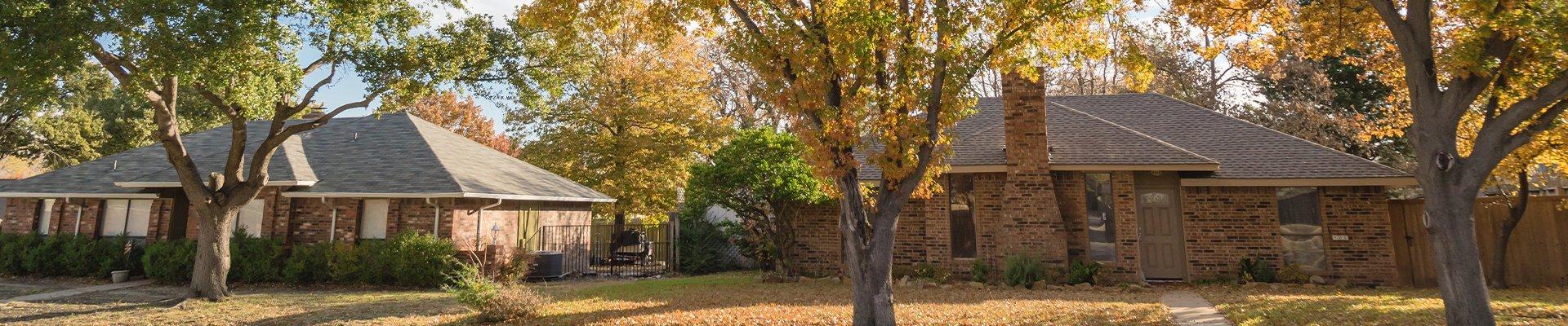 a row of homes in a suburban neighborhood in richmond texas